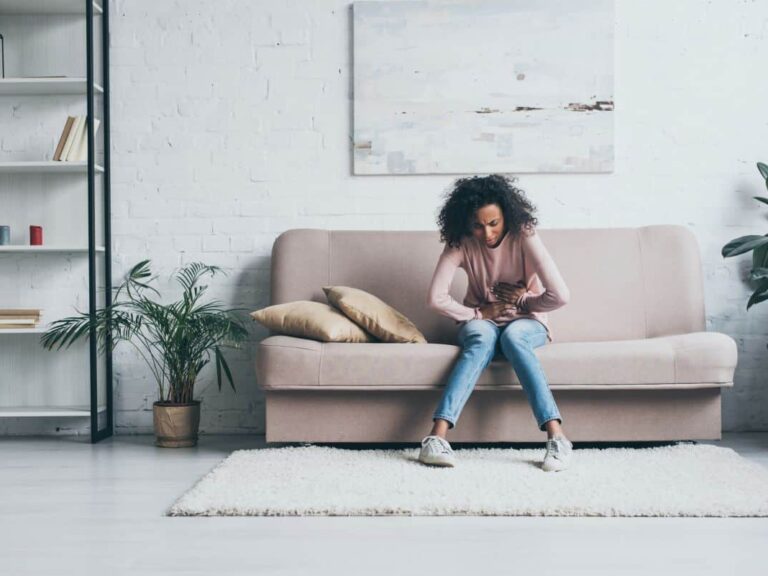 Niña enferma con síntomas persistentes después de comenzar una dieta libre de gluten