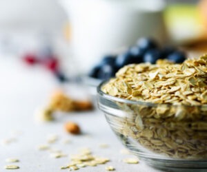 are oats gluten free? oats in a bowl with blueberries