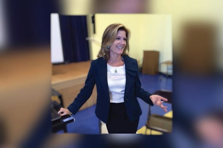 celiac doctor and celiac specialist dr Amy Burkhart speaking to a crowd